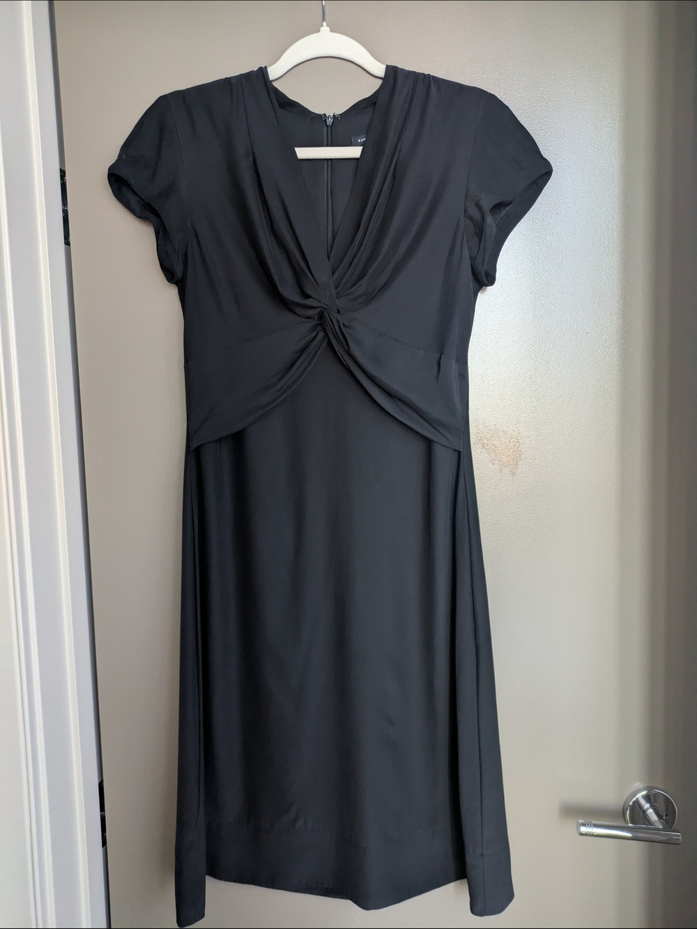 Banana Republic 100%Silk Black Size4 Knot-Detail Knee-length Dress Elegant
